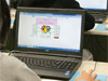写真：学校のパソコン教室で「GIFU Web ラーニング」に取り組む様子